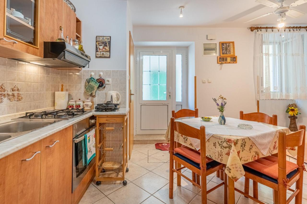 Kovacine Apartment Црес Экстерьер фото